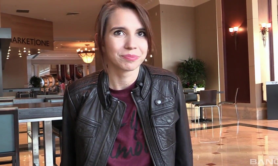 Пикапер развел телочку на первом свидании и обкончал лицо после совокупления