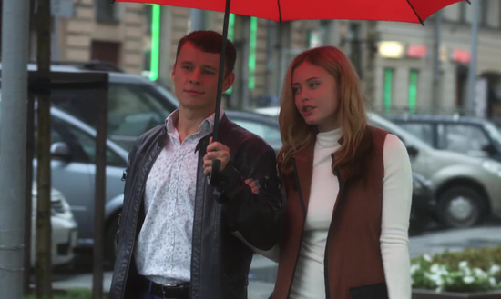 Гулять под дождем не так интересно, как трахаться у парня на хате