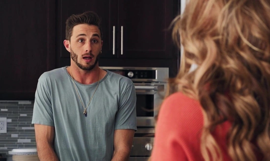 Мамаша соблазнила парня своей дочери во время переезда