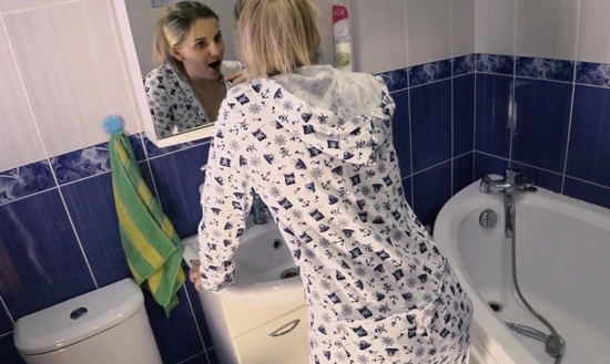 Русский секс с подругой в ванной - Порно онлайн