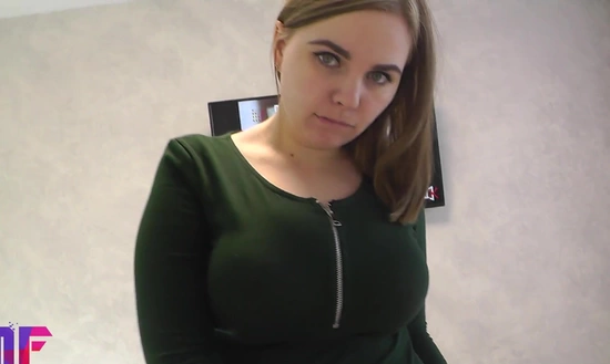 Голодная до секса пышка набросилась на парня, стоило ей только его увидеть