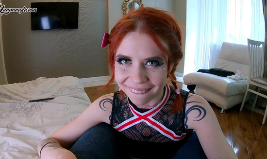 Студентка рассчитатся за аренду квартиры минетом и еблей в позе раком