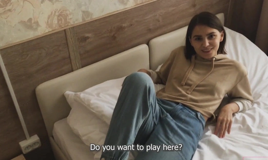 Русская парочка тестирует новую кровать отеля во время страстного секса!