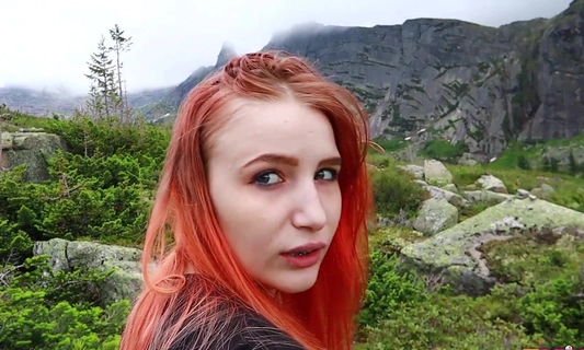 Рыжеволосой нимфоманке захотелось секса на природе, а друг не стал отказывать!