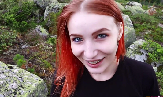 Рыжеволосой нимфоманке захотелось секса на природе, а друг не стал отказывать!