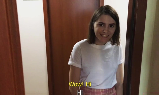 Познакомился с молоденькой соседкой и сразу же опробовал её в спальне!