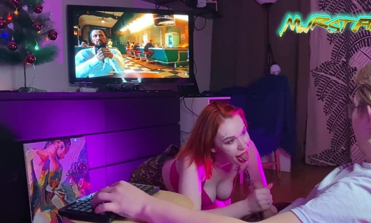 Отвлекла парня от прохождения Cyberpunk 2077 и сделала ему домашний минет!