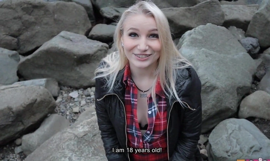 Просто хотела сделать красивый селфи, но попалась охраннику и пришлось отсосать!