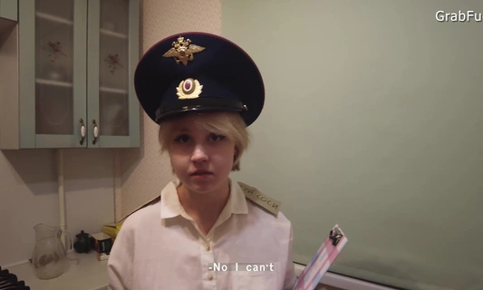 Любитель травки трахает даму в погoнax, чтобы не забрала в отделение!