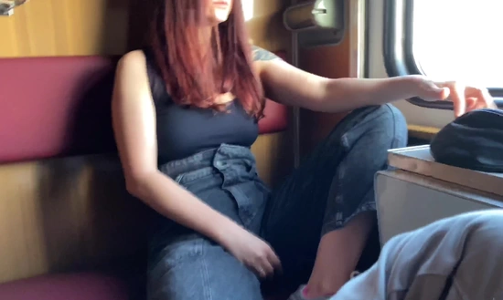 Порно видео Замужняя брюнетка в поезде. Смотреть Замужняя брюнетка в поезде онлайн