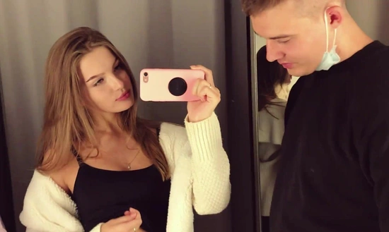 Устроили секс в примерочной когда ходили с телкой на шопинг!