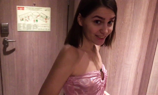 Секс с милой русской малышкой с окончанием в рот от первого лица!