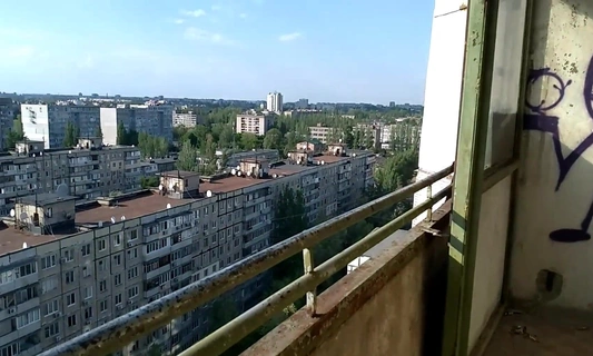 Привел подругу на балкон чтобы сделала минет со спермой в рот!