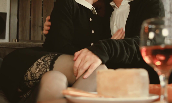 Секс с пьяненькой блонди после винишка - красивое русское порно!