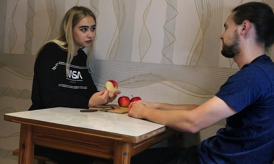 Всемирный финансовый кризис заставляет мою подругу почаще заглатывать!