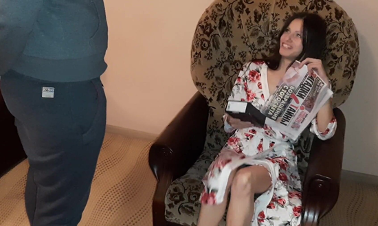 Сделала подруге куни за новенький мобильный телефон!