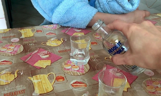 Напоил соседку водкой и оттрахал, пока мужа небыло дома!