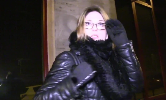 Француженка отсосала и дала незнакомцу в ближайшем подъезде за 300 евро!