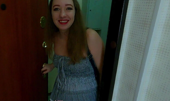 Зашла в гости к подруге и соблазнила её мужа, пока жена уехала к маме!