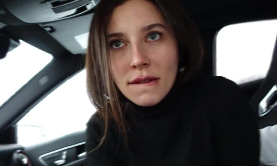 Симпатичная студентка решила оплатить за таки - натурой!