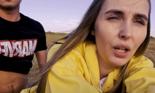 Привез жену в деревню к родственникам и показал ей, что такое секс на природе!