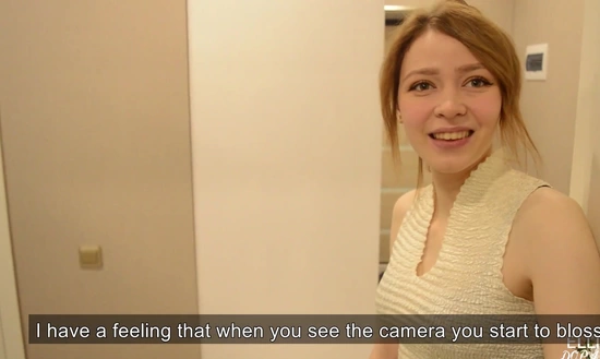 Молоденькая риэлторша не устояла перед сексуальными приставаниями клиента!