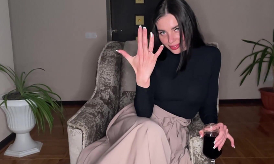 Русская шлюшка заехала к любовнику выпить вина и потрахаться перед свадьбой!