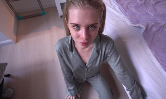 Молодая подружка-нимфоманка никак не хочет выпускать друга из своей спальни!