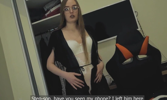 Молодая мачеха сделала минет пасынку, когда отца не было дома!