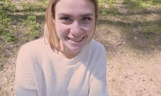 Московская парочка не боится клещей, а просто занимается сексом в лесу!