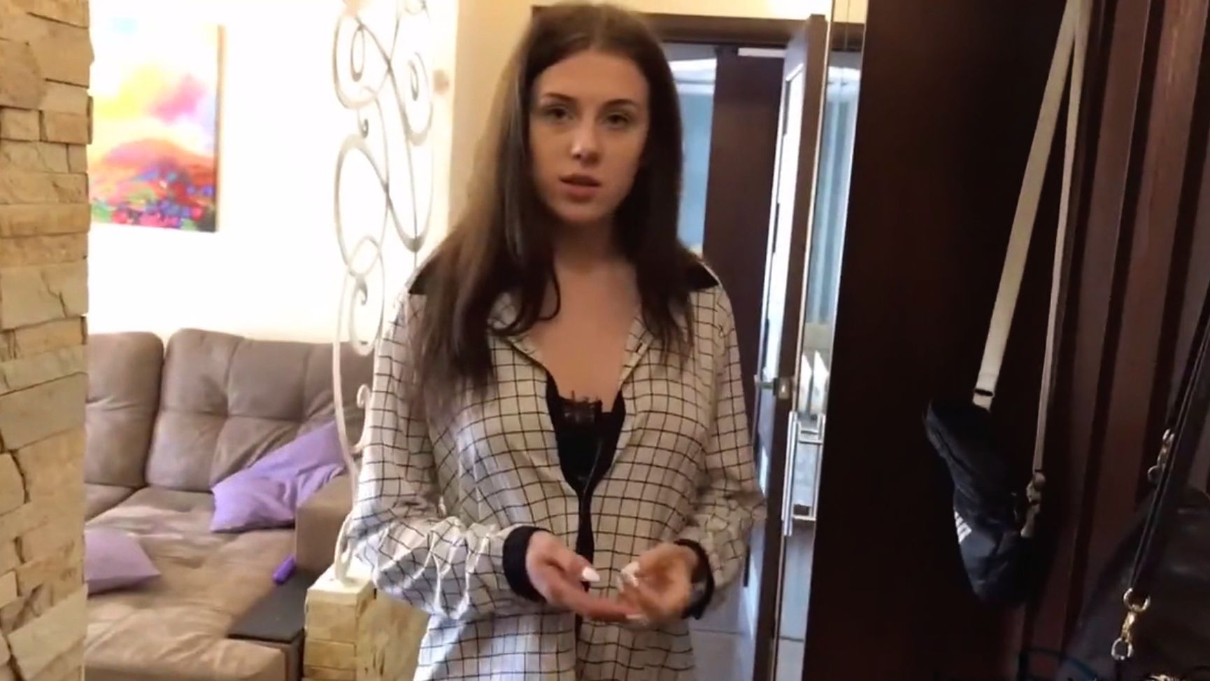 Русская девушка расплачивается натурой порно видео