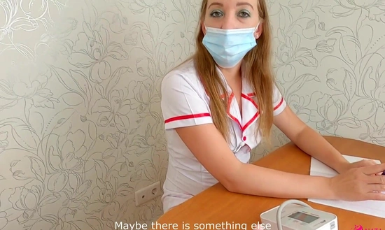 Русская медсестра осмотрела пациента, взяла в ротик и дала кончить в киску