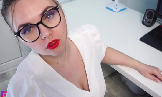 Сочные формы секретарши мотивировали босса сделать перерыв - русское порно в офисе