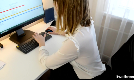 Сосать член в офисе гораздо приятнее чем заполнять скучные таблицы