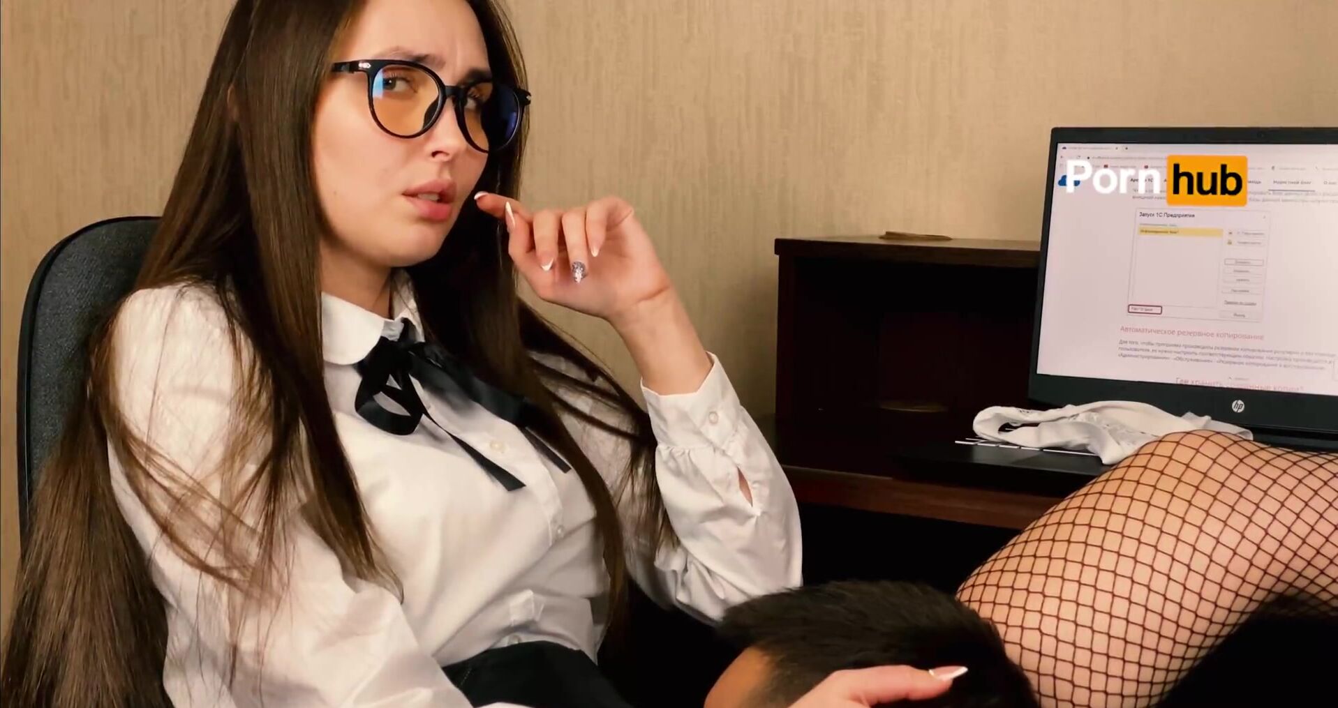 Босс лижет секретарше. Смотреть русское порно видео онлайн