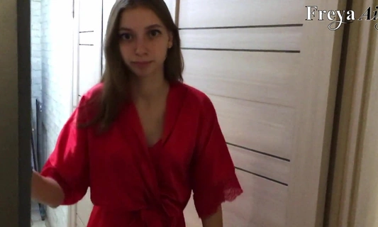 Ждала домой мужа, но пришел его друг и пришлось трахаться с ним