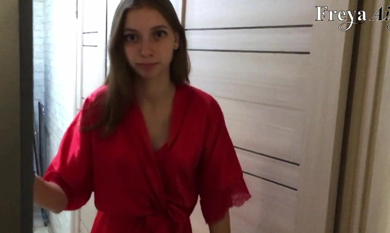 Ждала домой мужа, но пришел его друг и пришлось трахаться с ним