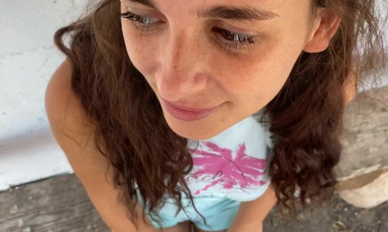 Спалилась за мастурбацией и отдалась незнакомцу в машине