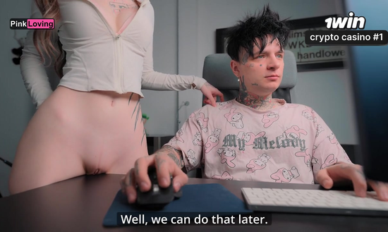 Не смогла дождаться конца турнира и начала тереться киской!