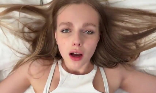 Сводная сестра порвала новые джинсы прямо в самом интересном месте!