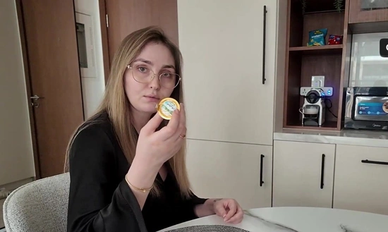 Красивая мачеха-мамочка сдалась — пока муж в командировке, сын мужа взял своё!